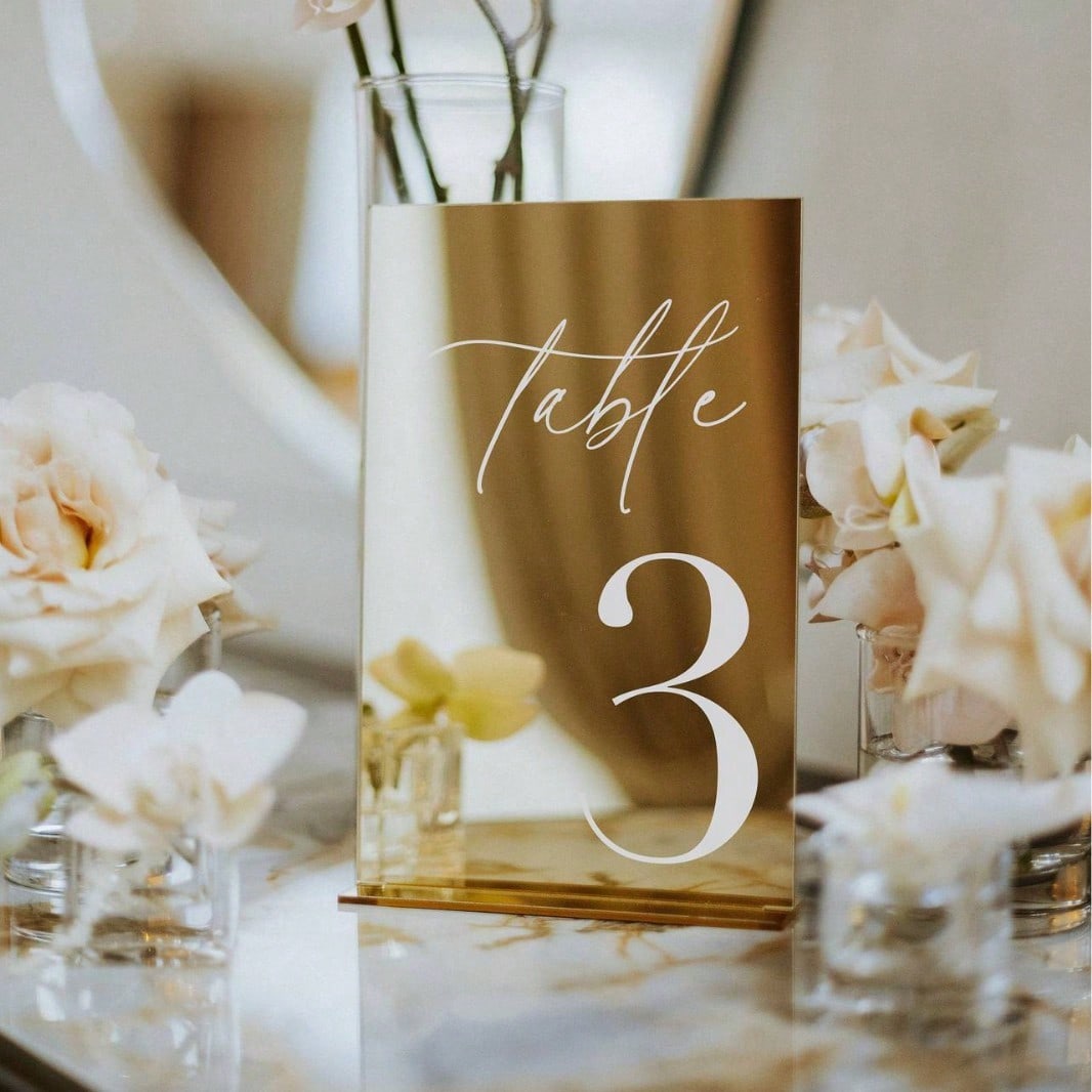 لافتات أرقام طاولات من الأكريل - مراجعة Table Number Gold وسعره